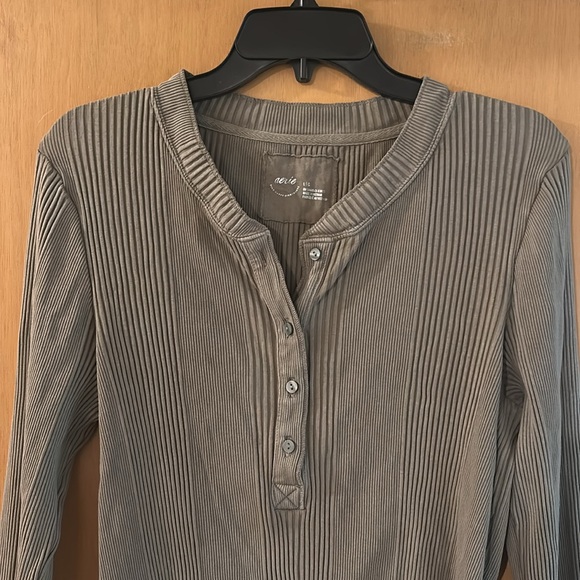 Aerie Women’s Road Trip Long Sleeve Henley Shirt Top Army Green Size Large - Picture 2 of 10